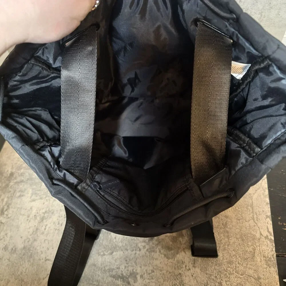 Beyond Yoga Convertible Gym Mat Bag  Black Adjustable Straps Backpack Travel
